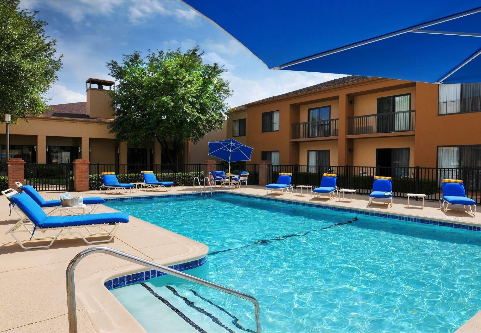 Courtyard Fort Worth University Drive Bagian luar foto